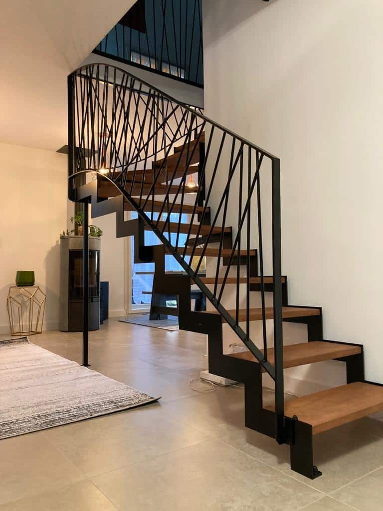 Escalier crémaillère acier et chêne