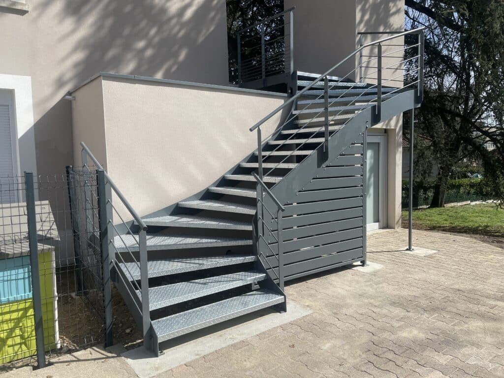 Escalier extérieur acier galvanisé