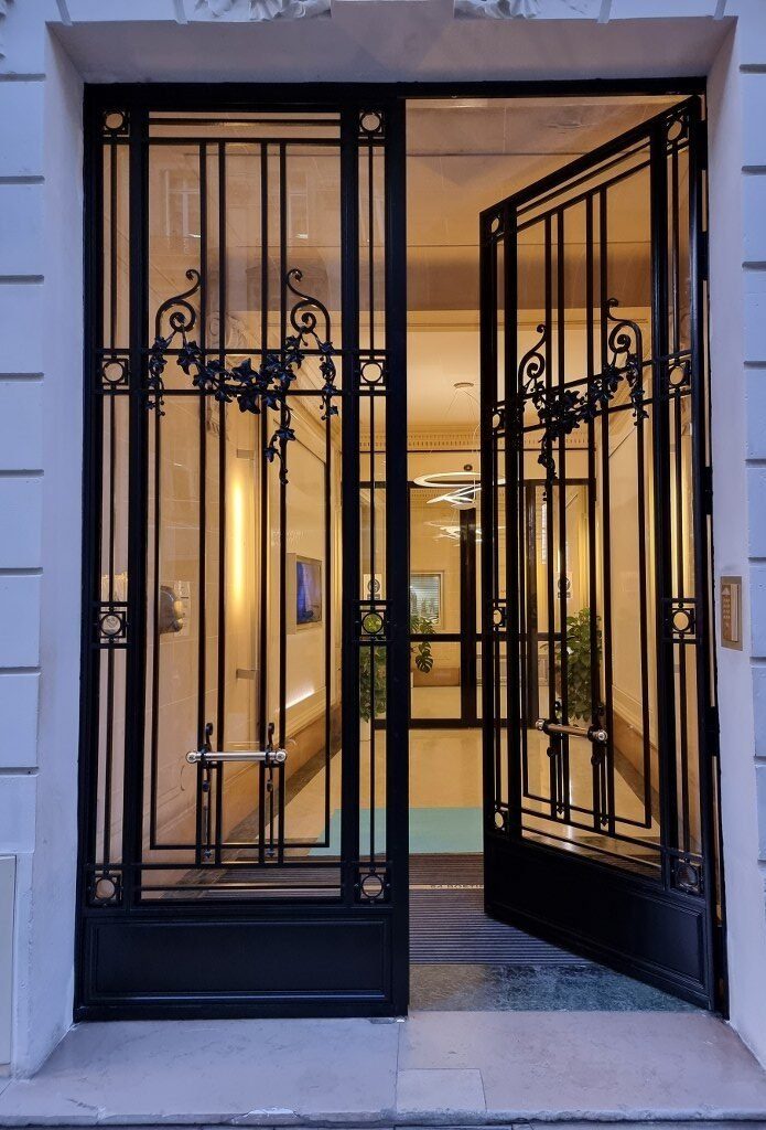 Porte de hall d’immeuble ancien