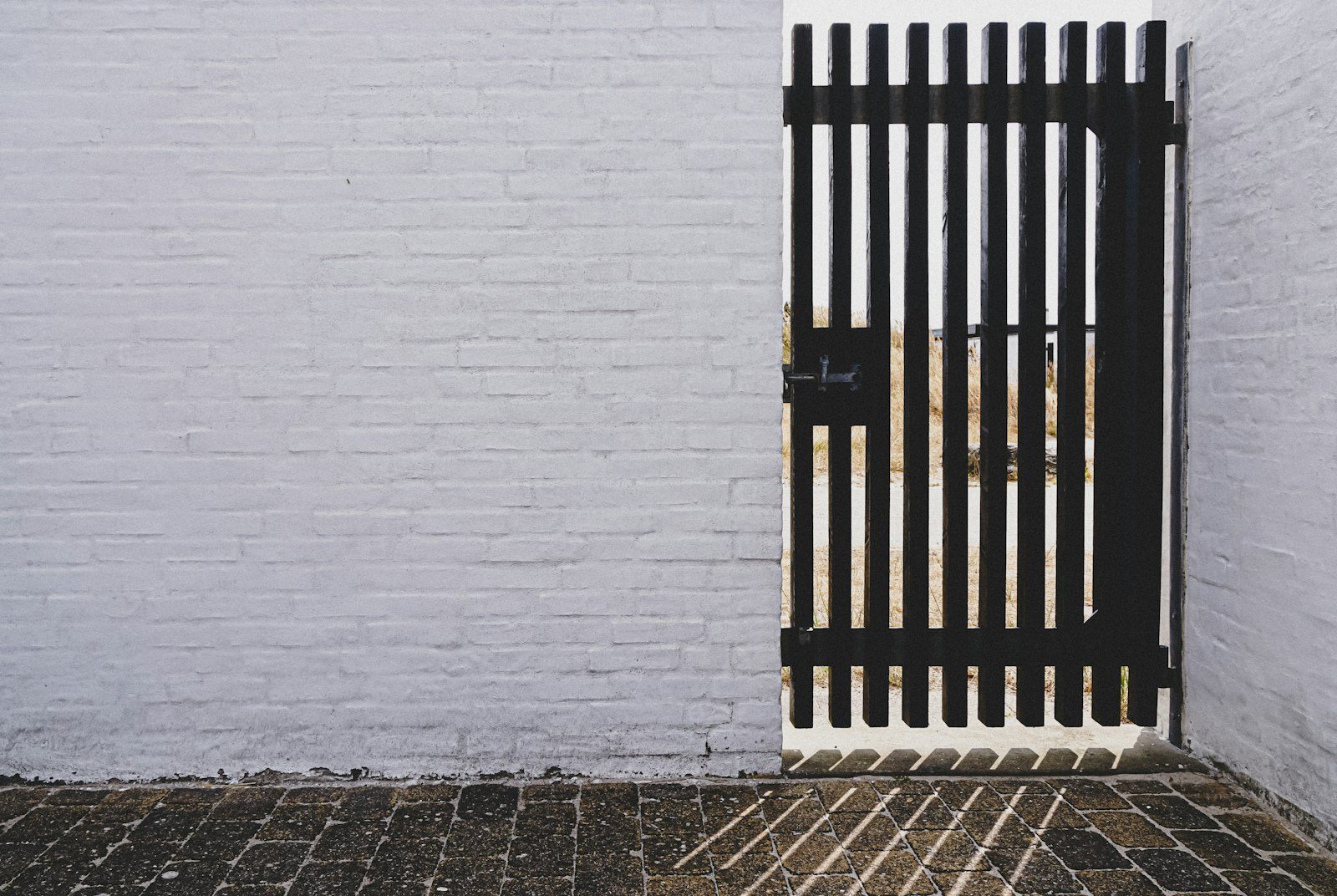 Portillon en acier noir